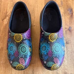 CROCS Slip-Resistant Clogs Size 6